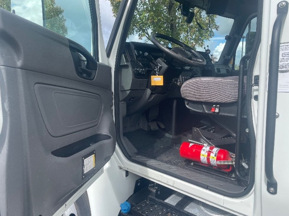 Medium Duty Box Truck-Light and Medium Duty Trucks-International-2020-MV607-Portland-OR-145,600\n\t\tmiles-$ 46,500 - Image 13
