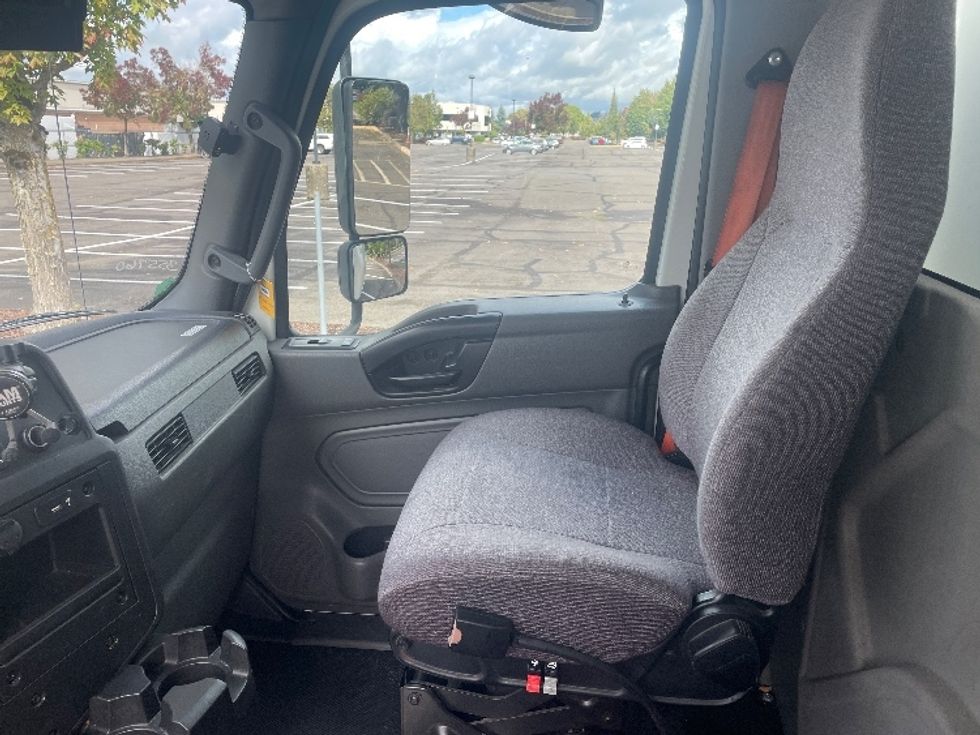 Medium Duty Box Truck-Light and Medium Duty Trucks-International-2020-MV607-Portland-OR-145,600\n\t\tmiles-$ 46,500 - Image 15