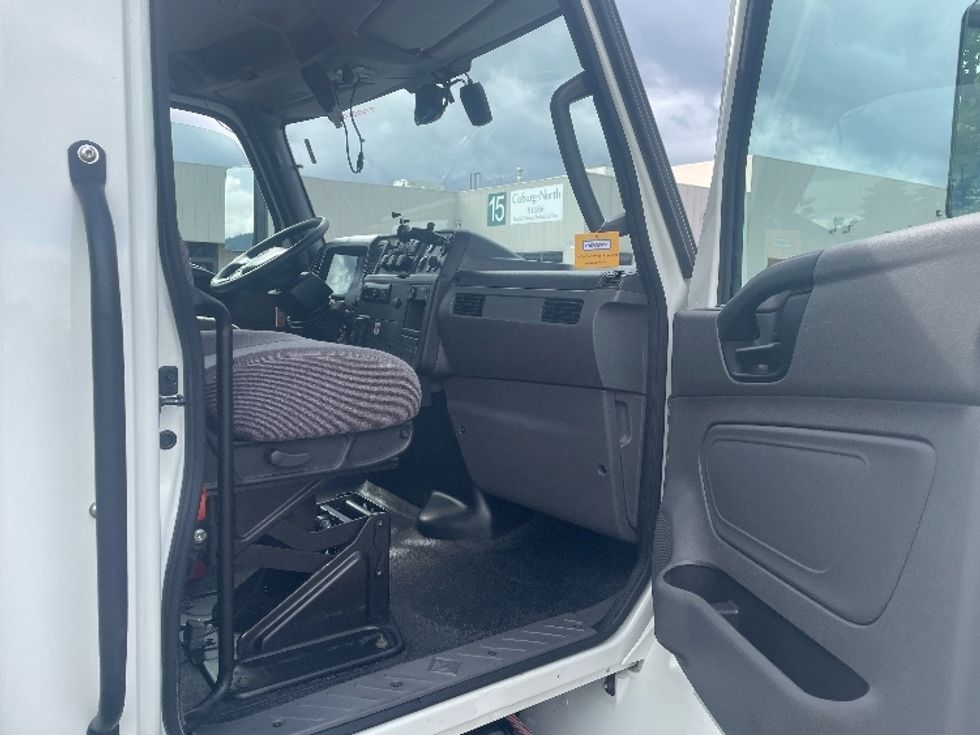 Medium Duty Box Truck-Light and Medium Duty Trucks-International-2020-MV607-Portland-OR-145,600\n\t\tmiles-$ 46,500 - Image 16