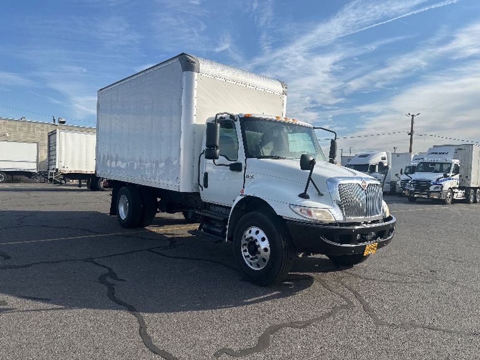 Medium Duty Box Truck-Light and Medium Duty Trucks-International-2020-MV607-Portland-OR-148,491\n\t\tmiles-$ 45,500 - Image 1