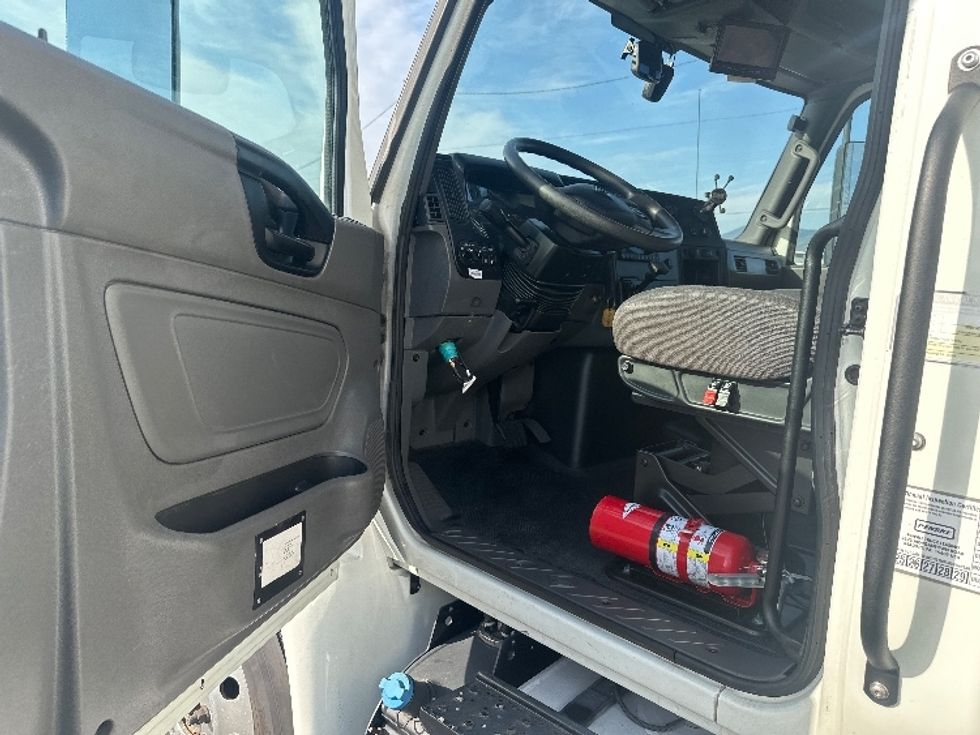 Medium Duty Box Truck-Light and Medium Duty Trucks-International-2020-MV607-Portland-OR-148,491\n\t\tmiles-$ 45,500 - Image 12