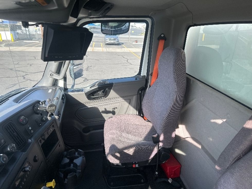 Medium Duty Box Truck-Light and Medium Duty Trucks-International-2020-MV607-Portland-OR-148,491\n\t\tmiles-$ 45,500 - Image 15
