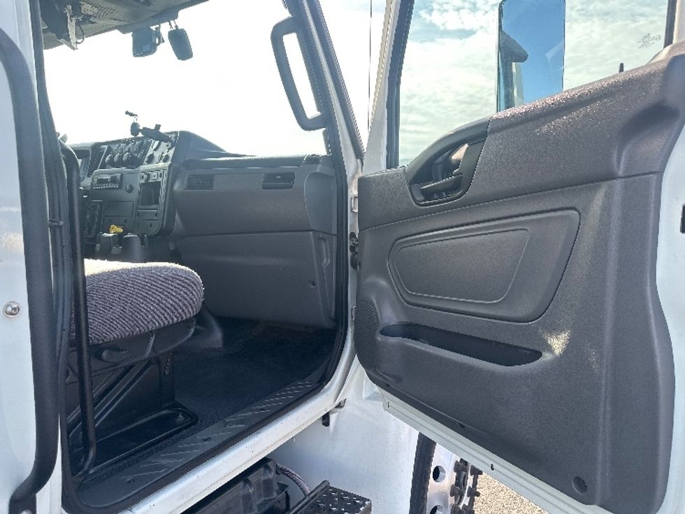 Medium Duty Box Truck-Light and Medium Duty Trucks-International-2020-MV607-Portland-OR-148,491\n\t\tmiles-$ 45,500 - Image 16