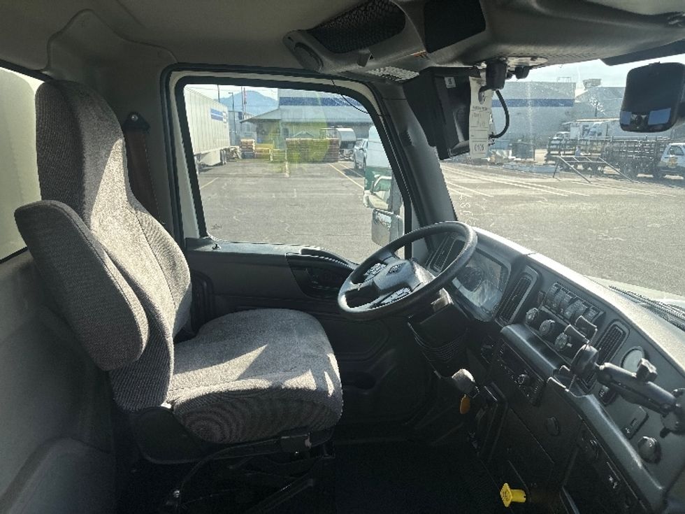 Medium Duty Box Truck-Light and Medium Duty Trucks-International-2020-MV607-Portland-OR-148,491\n\t\tmiles-$ 45,500 - Image 18