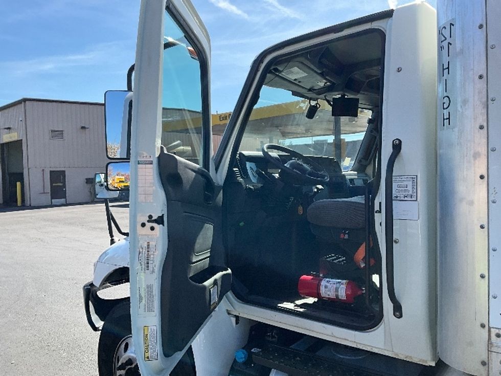 Medium Duty Box Truck-Light and Medium Duty Trucks-International-2020-MV607-Portland-OR-158,729\n\t\tmiles-$ 45,250 - Image 16