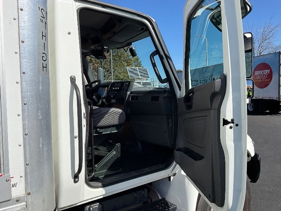 Medium Duty Box Truck-Light and Medium Duty Trucks-International-2020-MV607-Portland-OR-158,729\n\t\tmiles-$ 45,250 - Image 20