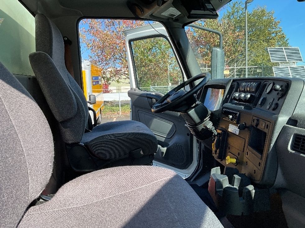 Medium Duty Box Truck-Light and Medium Duty Trucks-International-2020-MV607-Portland-OR-158,729\n\t\tmiles-$ 45,250 - Image 22