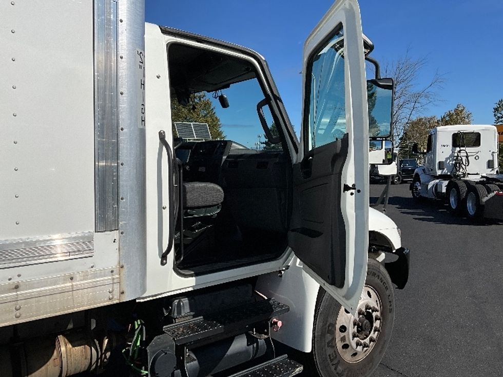 Medium Duty Box Truck-Light and Medium Duty Trucks-International-2020-MV607-Portland-OR-159,139\n\t\tmiles-$ 42,500 - Image 20