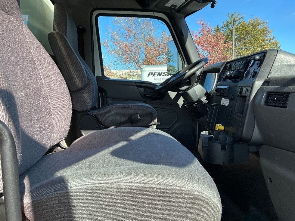 Medium Duty Box Truck-Light and Medium Duty Trucks-International-2020-MV607-Portland-OR-159,139\n\t\tmiles-$ 42,500 - Image 22
