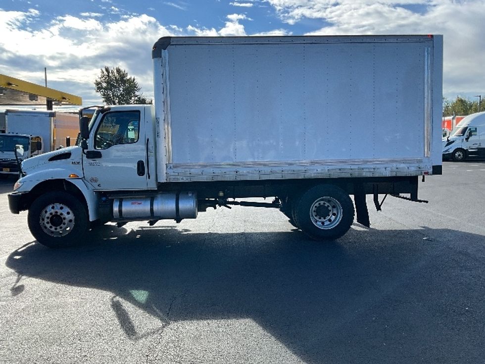 Medium Duty Box Truck-Light and Medium Duty Trucks-International-2020-MV607-Portland-OR-159,139\n\t\tmiles-$ 42,500 - Image 4