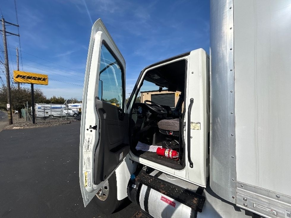 Medium Duty Box Truck-Light and Medium Duty Trucks-International-2020-MV607-Portland-OR-163,842\n\t\tmiles-$ 42,000 - Image 15