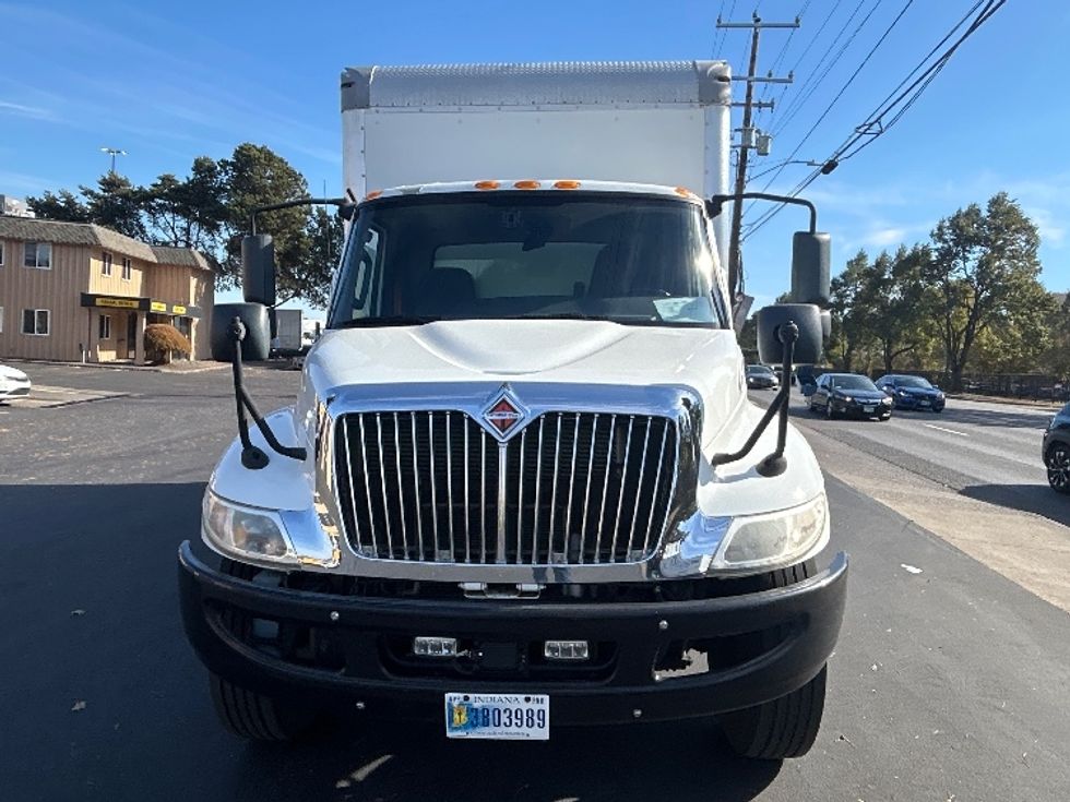 Medium Duty Box Truck-Light and Medium Duty Trucks-International-2020-MV607-Portland-OR-163,842\n\t\tmiles-$ 42,000 - Image 2