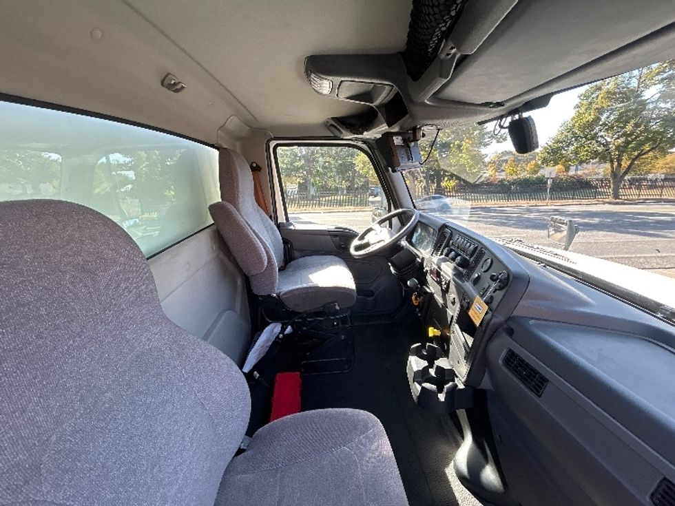 Medium Duty Box Truck-Light and Medium Duty Trucks-International-2020-MV607-Portland-OR-163,842\n\t\tmiles-$ 42,000 - Image 21