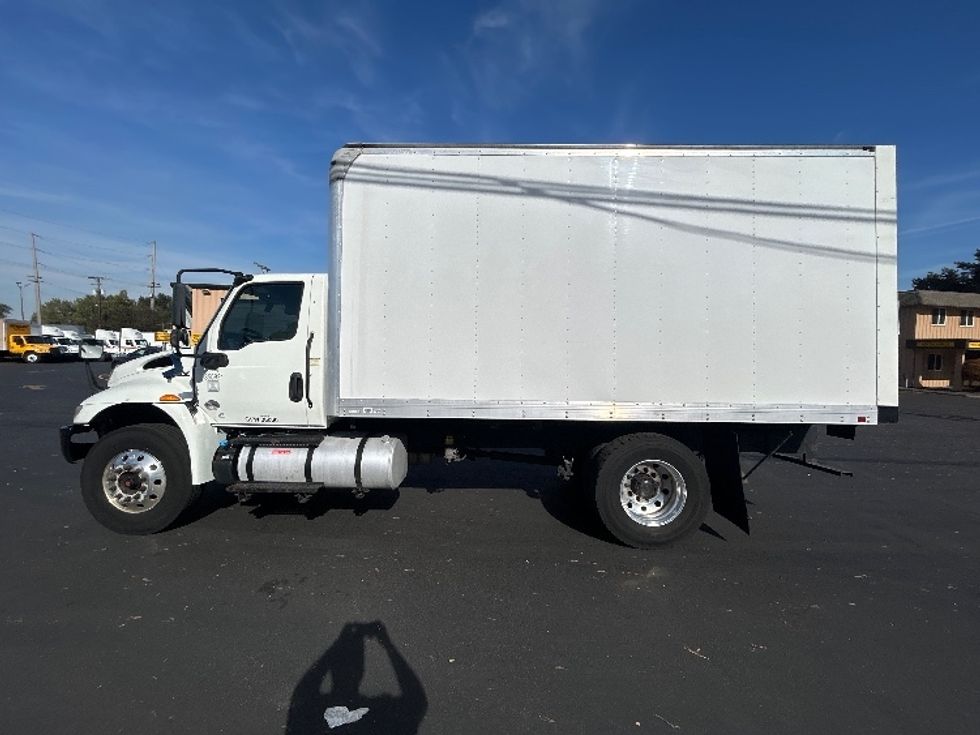 Medium Duty Box Truck-Light and Medium Duty Trucks-International-2020-MV607-Portland-OR-163,842\n\t\tmiles-$ 42,000 - Image 4