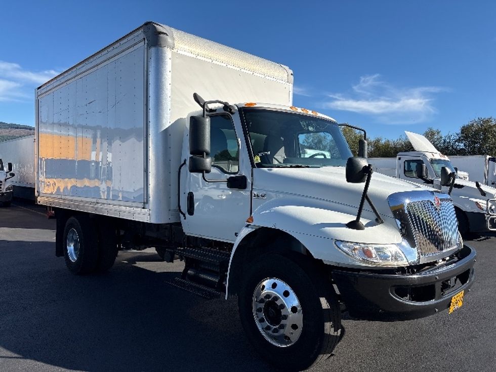Medium Duty Box Truck-Light and Medium Duty Trucks-International-2020-MV607-Portland-OR-172,938\n\t\tmiles-$ 40,750 - Image 1