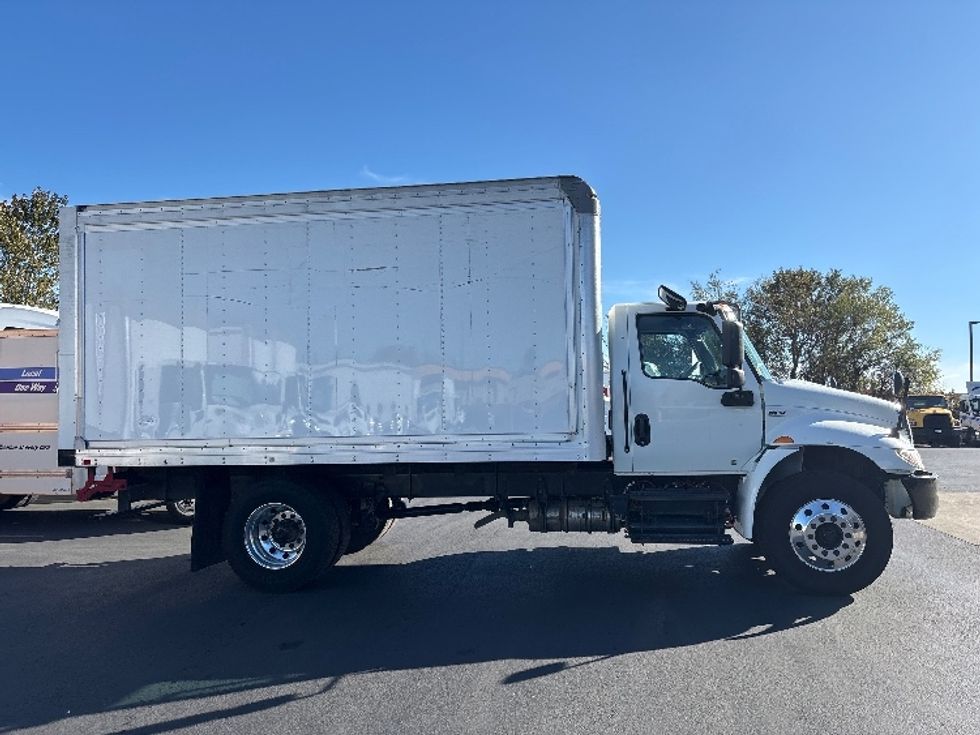 Medium Duty Box Truck-Light and Medium Duty Trucks-International-2020-MV607-Portland-OR-172,938\n\t\tmiles-$ 40,750 - Image 15