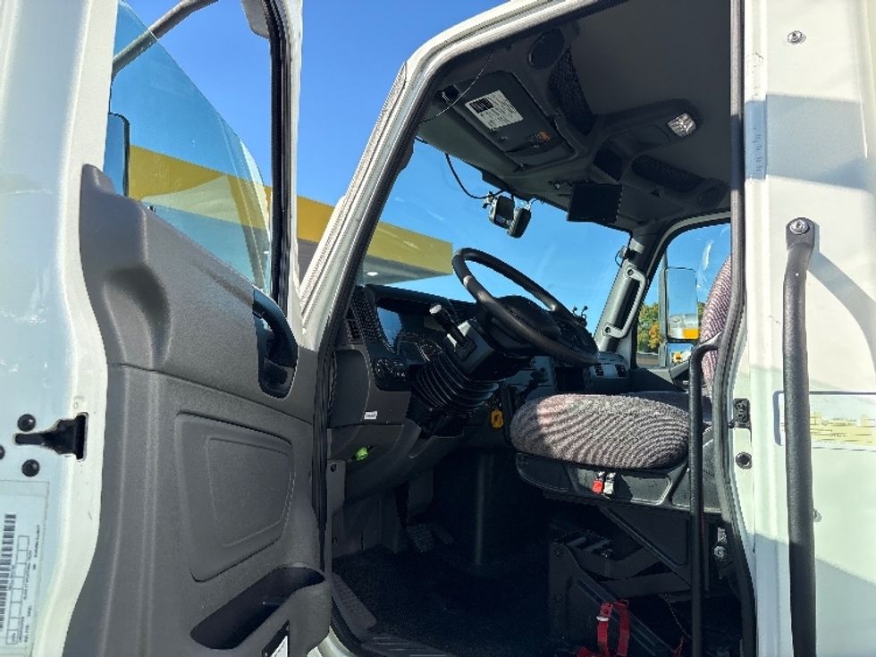 Medium Duty Box Truck-Light and Medium Duty Trucks-International-2020-MV607-Portland-OR-172,938\n\t\tmiles-$ 40,750 - Image 16