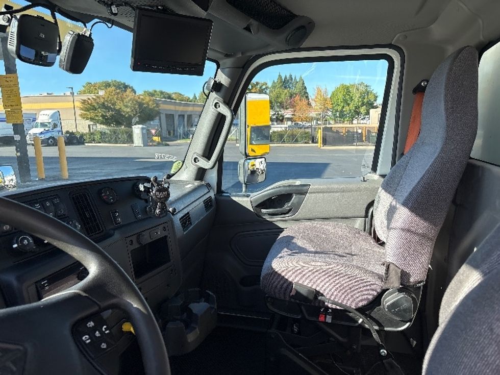 Medium Duty Box Truck-Light and Medium Duty Trucks-International-2020-MV607-Portland-OR-172,938\n\t\tmiles-$ 40,750 - Image 19