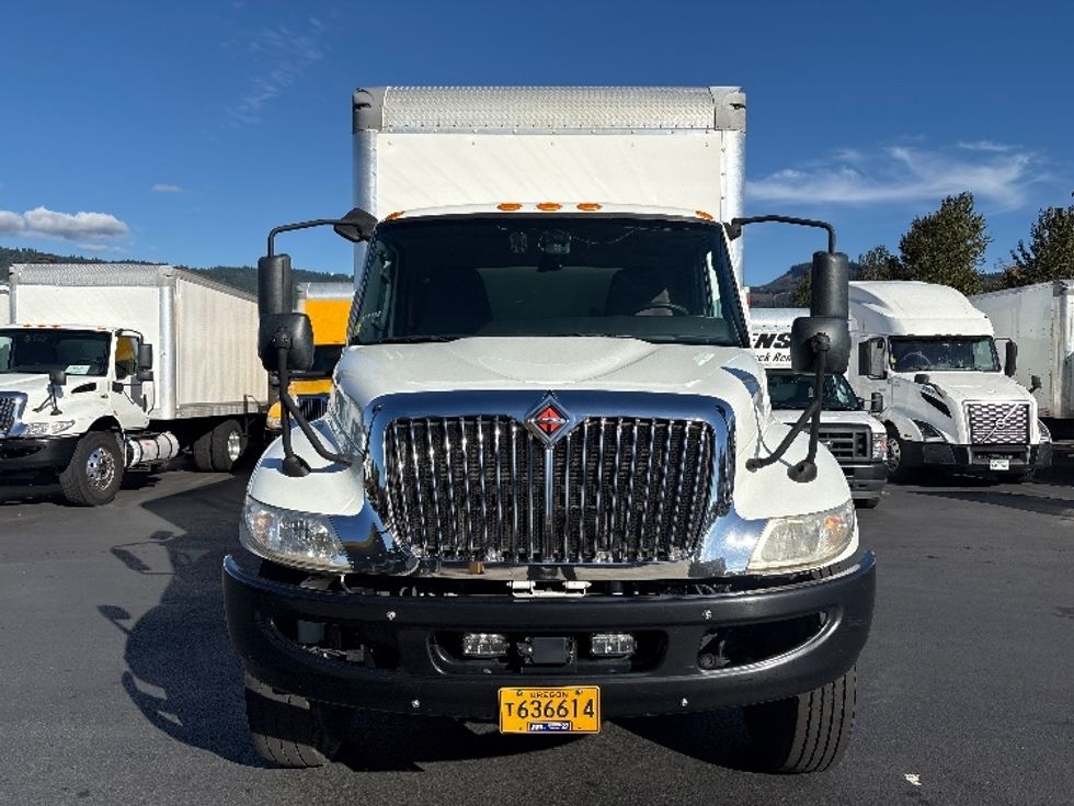 Medium Duty Box Truck-Light and Medium Duty Trucks-International-2020-MV607-Portland-OR-172,938\n\t\tmiles-$ 40,750 - Image 2