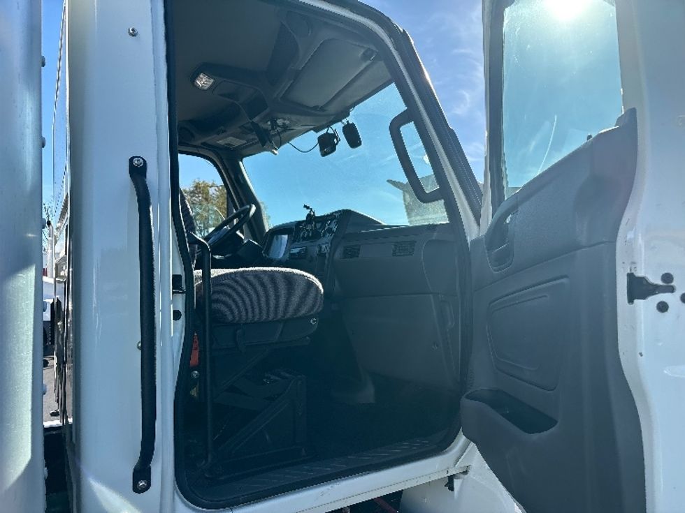 Medium Duty Box Truck-Light and Medium Duty Trucks-International-2020-MV607-Portland-OR-172,938\n\t\tmiles-$ 40,750 - Image 20