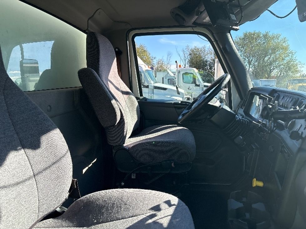 Medium Duty Box Truck-Light and Medium Duty Trucks-International-2020-MV607-Portland-OR-172,938\n\t\tmiles-$ 40,750 - Image 22