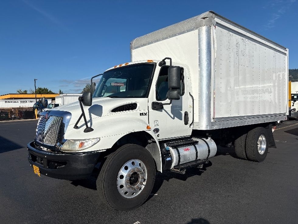 Medium Duty Box Truck-Light and Medium Duty Trucks-International-2020-MV607-Portland-OR-172,938\n\t\tmiles-$ 40,750 - Image 3