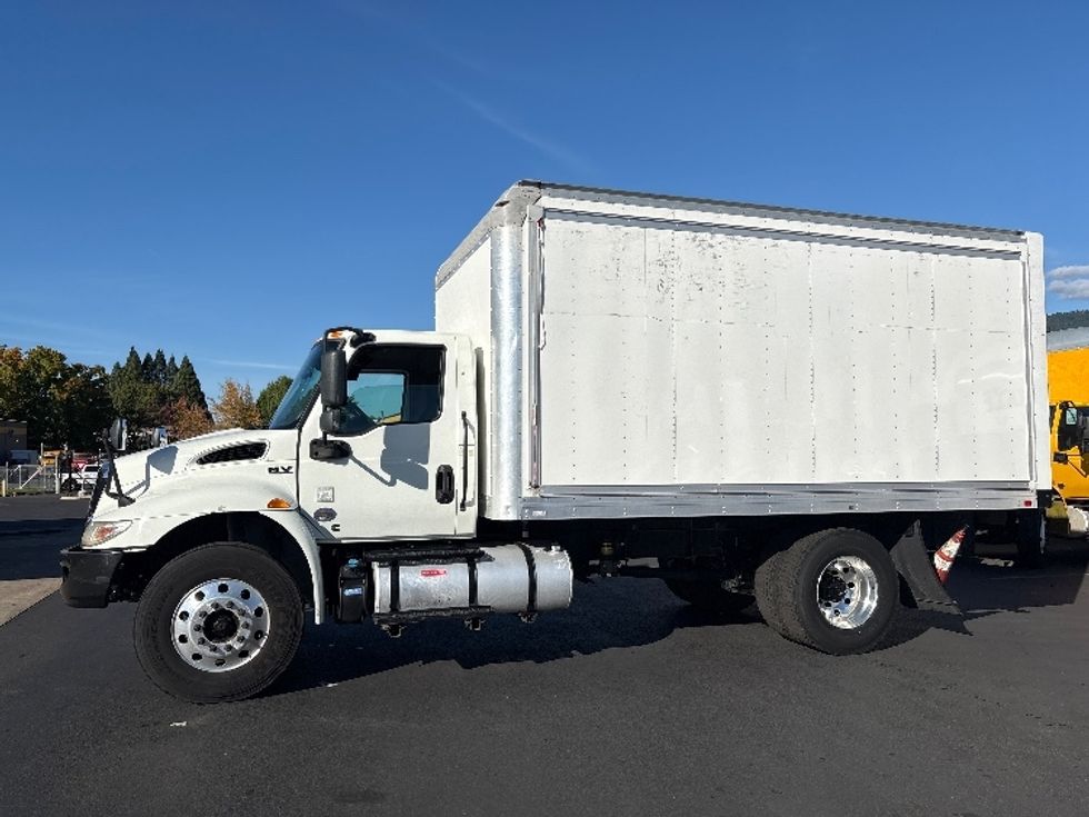 Medium Duty Box Truck-Light and Medium Duty Trucks-International-2020-MV607-Portland-OR-172,938\n\t\tmiles-$ 40,750 - Image 4