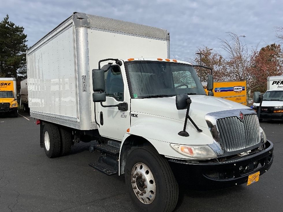 Medium Duty Box Truck-Light and Medium Duty Trucks-International-2020-MV607-Portland-OR-176,229\n\t\tmiles-$ 40,250 - Image 1