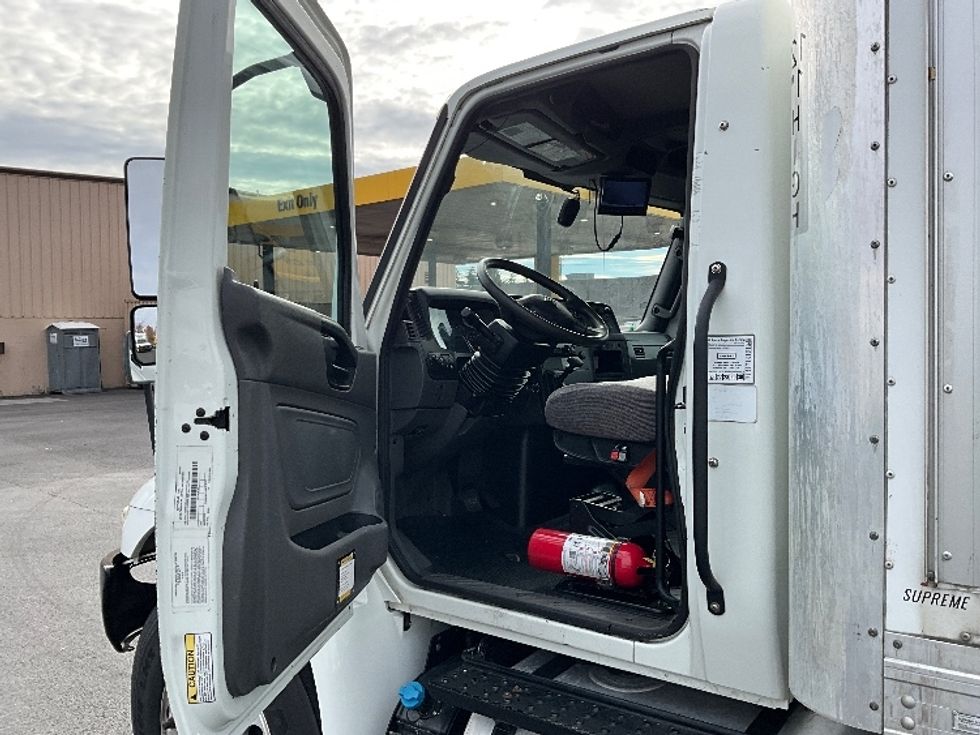 Medium Duty Box Truck-Light and Medium Duty Trucks-International-2020-MV607-Portland-OR-176,229\n\t\tmiles-$ 40,250 - Image 16