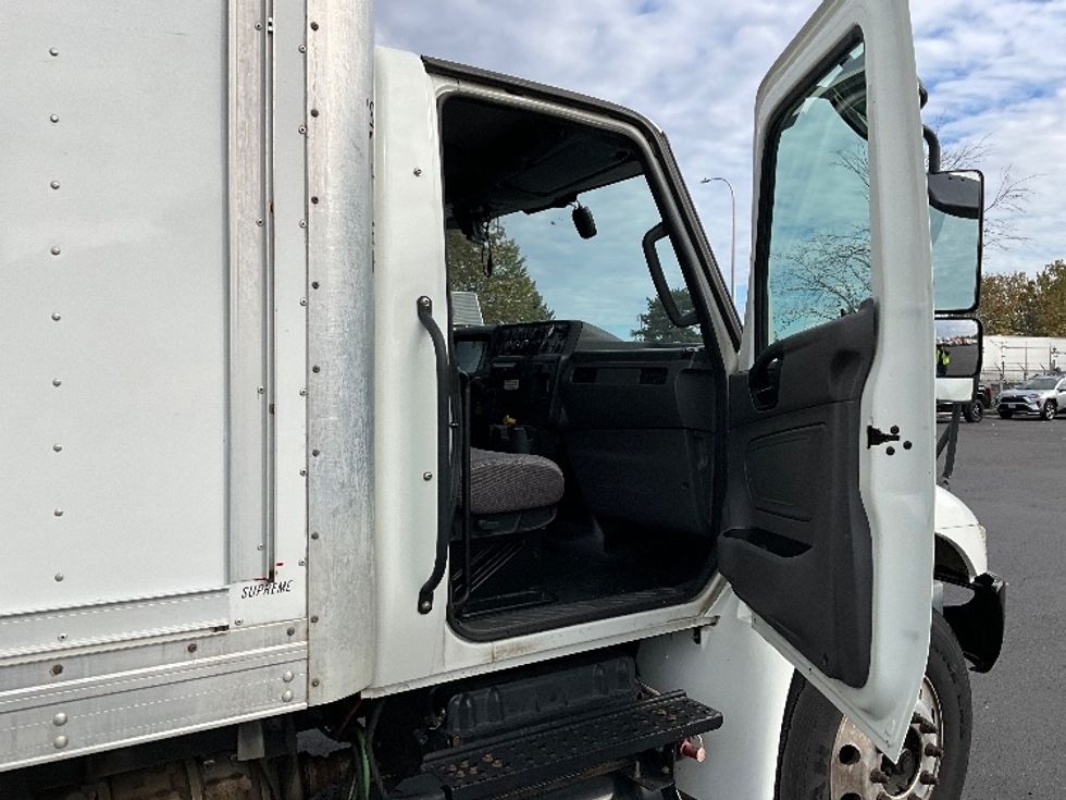 Medium Duty Box Truck-Light and Medium Duty Trucks-International-2020-MV607-Portland-OR-176,229\n\t\tmiles-$ 40,250 - Image 20