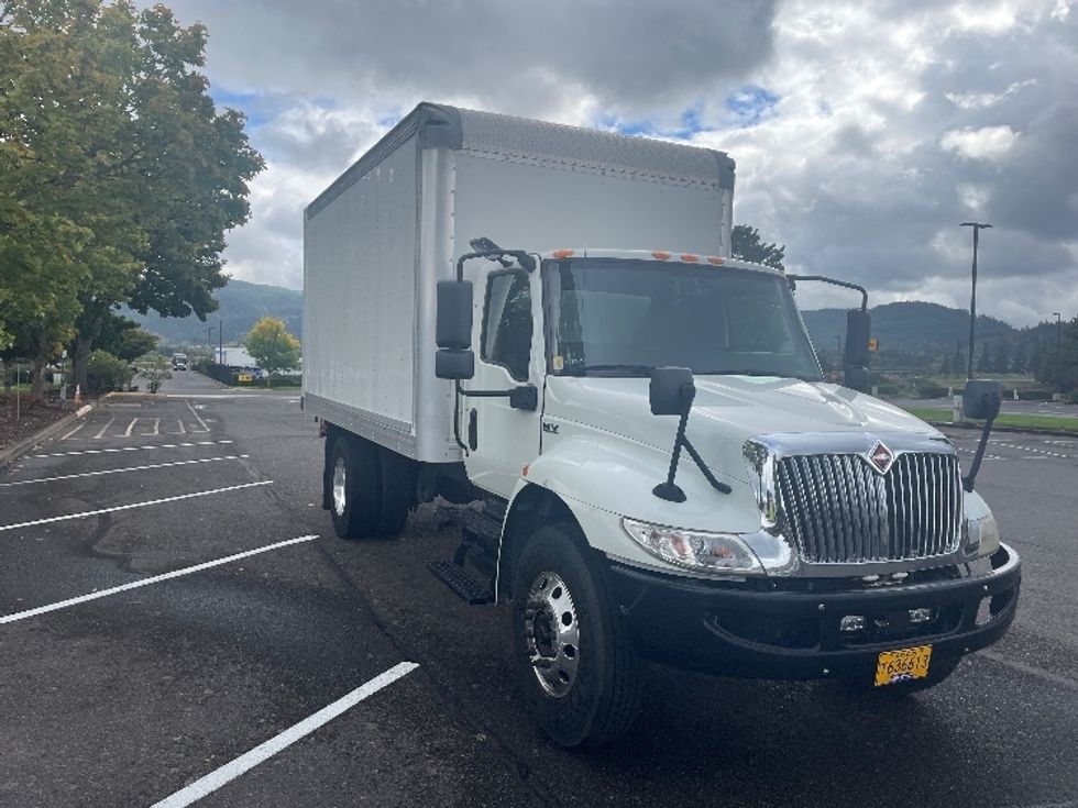 Medium Duty Box Truck-Light and Medium Duty Trucks-International-2020-MV607-Portland-OR-176,743\n\t\tmiles-$ 40,000 - Image 1