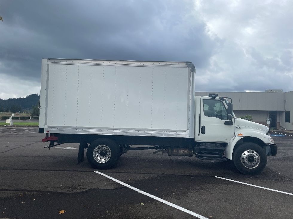 Medium Duty Box Truck-Light and Medium Duty Trucks-International-2020-MV607-Portland-OR-176,743\n\t\tmiles-$ 40,000 - Image 13