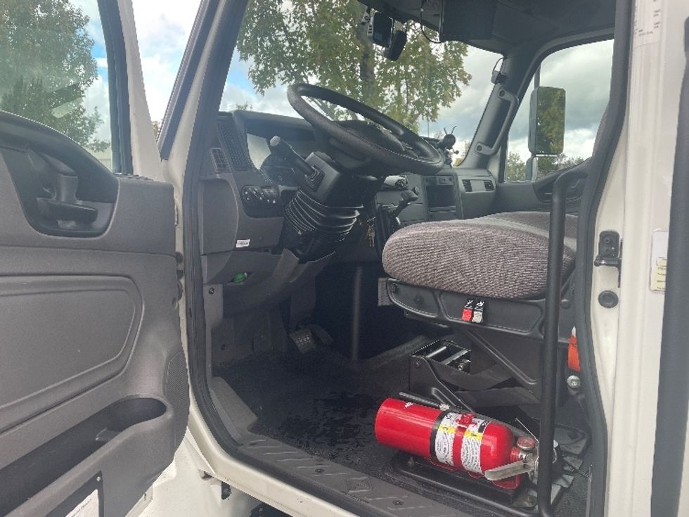 Medium Duty Box Truck-Light and Medium Duty Trucks-International-2020-MV607-Portland-OR-176,743\n\t\tmiles-$ 40,000 - Image 14