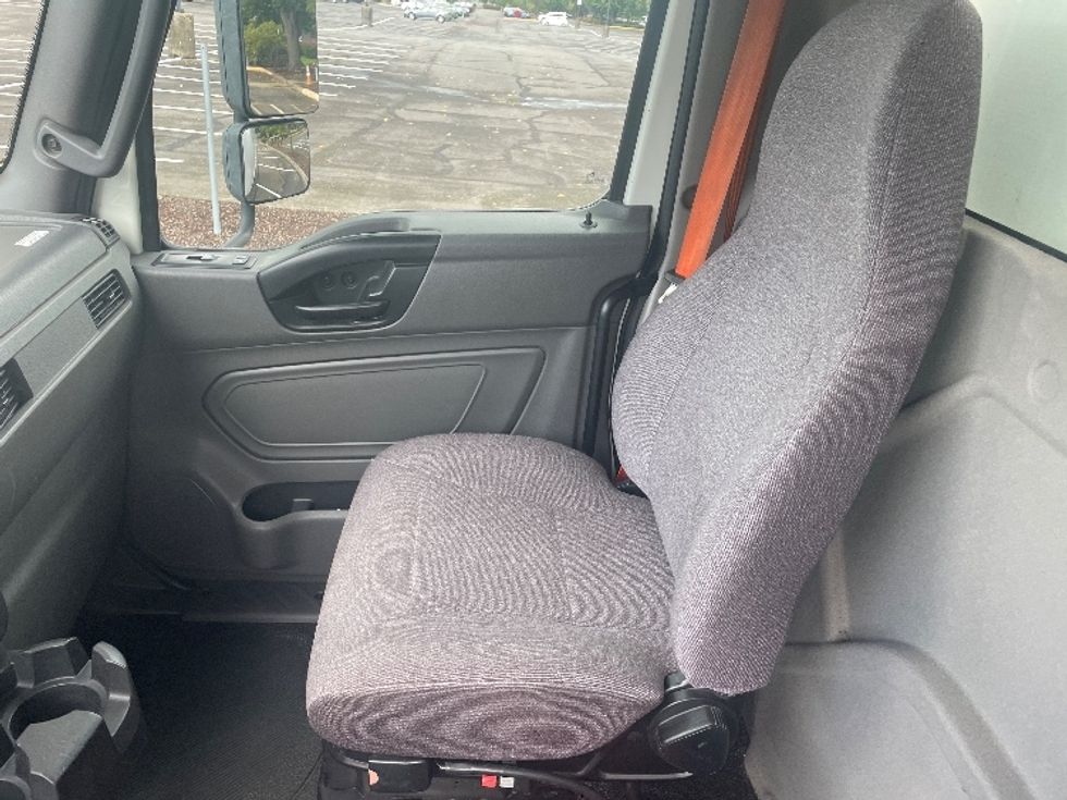 Medium Duty Box Truck-Light and Medium Duty Trucks-International-2020-MV607-Portland-OR-176,743\n\t\tmiles-$ 40,000 - Image 16