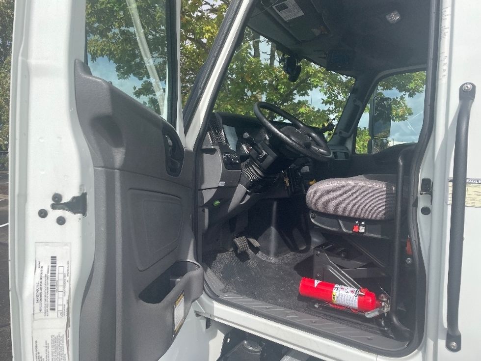 Medium Duty Box Truck-Light and Medium Duty Trucks-International-2020-MV607-Portland-OR-179,249\n\t\tmiles-$ 39,750 - Image 15