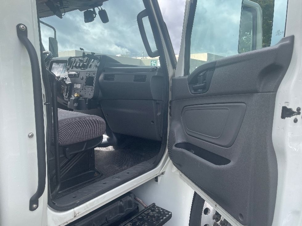 Medium Duty Box Truck-Light and Medium Duty Trucks-International-2020-MV607-Portland-OR-179,249\n\t\tmiles-$ 39,750 - Image 18