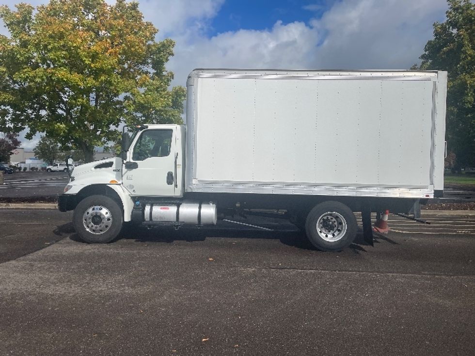Medium Duty Box Truck-Light and Medium Duty Trucks-International-2020-MV607-Portland-OR-179,249\n\t\tmiles-$ 39,750 - Image 4