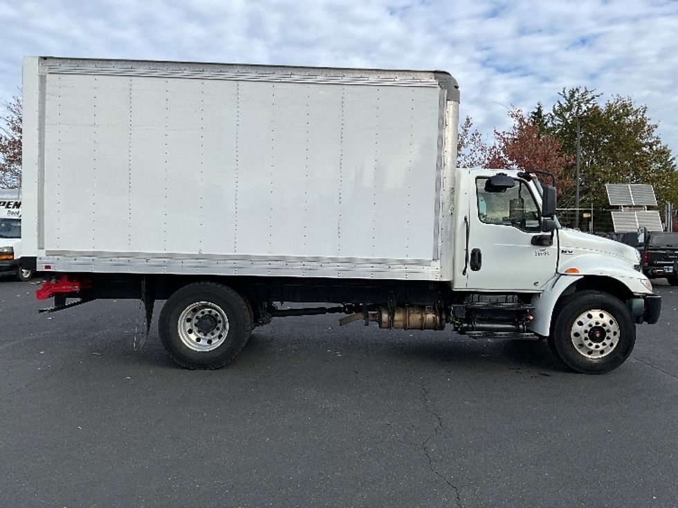 Medium Duty Box Truck-Light and Medium Duty Trucks-International-2020-MV607-Portland-OR-183,472\n\t\tmiles-$ 39,250 - Image 15