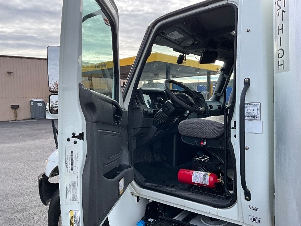 Medium Duty Box Truck-Light and Medium Duty Trucks-International-2020-MV607-Portland-OR-183,472\n\t\tmiles-$ 39,250 - Image 16