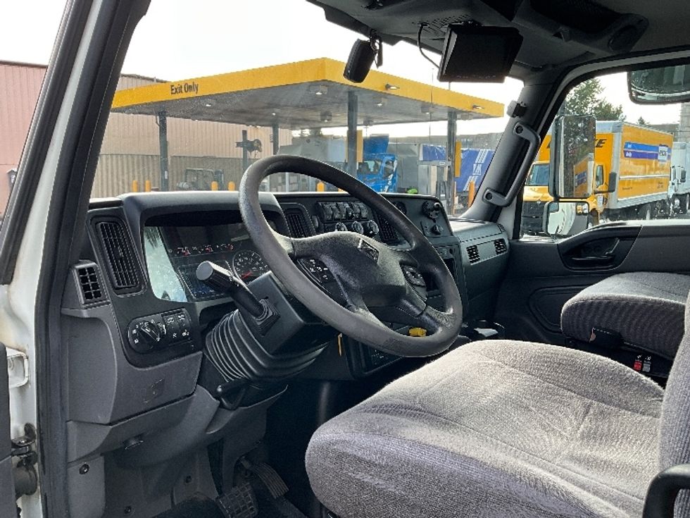 Medium Duty Box Truck-Light and Medium Duty Trucks-International-2020-MV607-Portland-OR-183,472\n\t\tmiles-$ 39,250 - Image 17