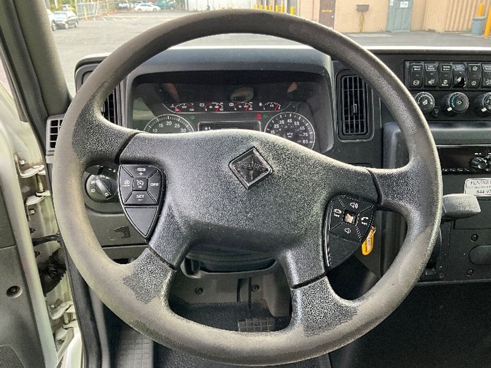 Medium Duty Box Truck-Light and Medium Duty Trucks-International-2020-MV607-Portland-OR-183,472\n\t\tmiles-$ 39,250 - Image 18