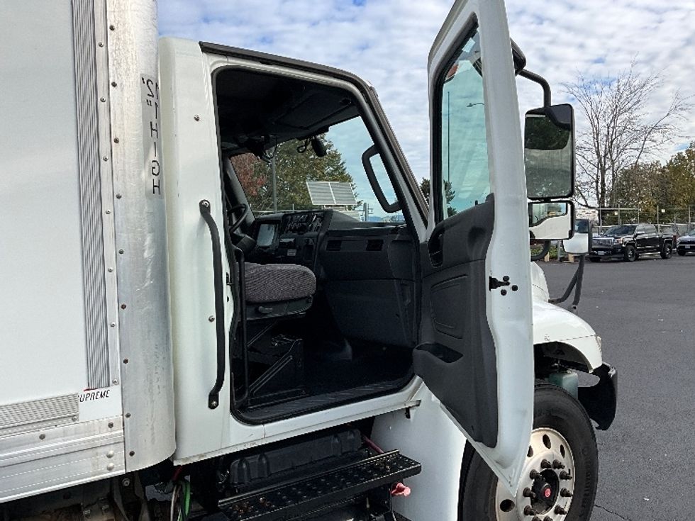 Medium Duty Box Truck-Light and Medium Duty Trucks-International-2020-MV607-Portland-OR-183,472\n\t\tmiles-$ 39,250 - Image 20