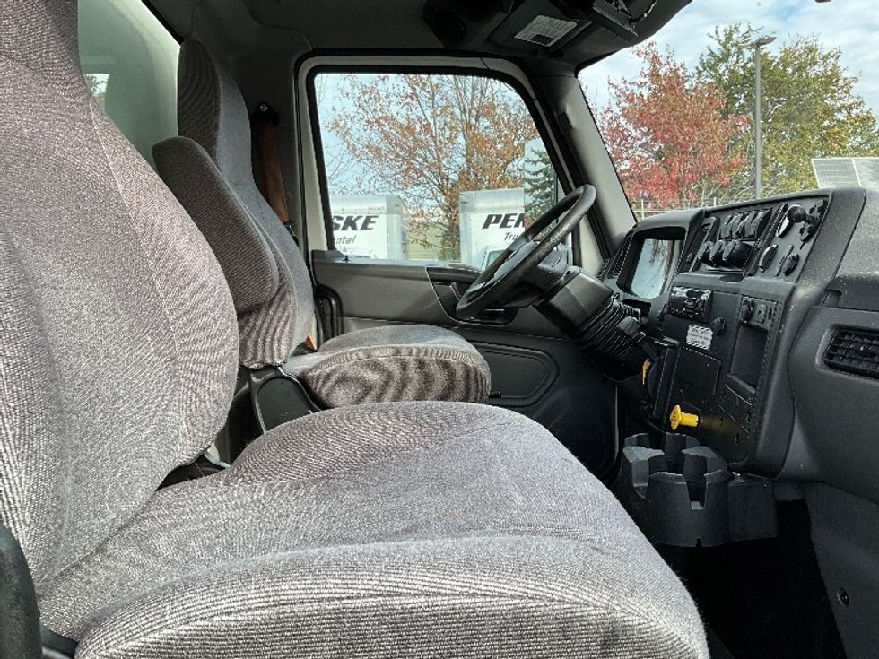 Medium Duty Box Truck-Light and Medium Duty Trucks-International-2020-MV607-Portland-OR-183,472\n\t\tmiles-$ 39,250 - Image 22