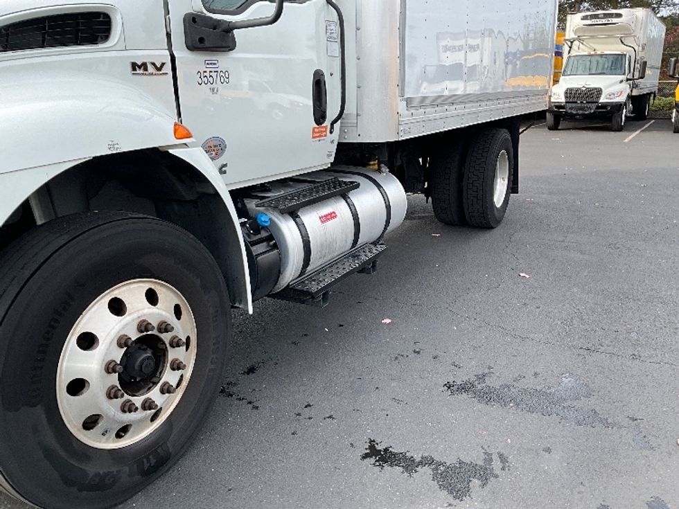 Medium Duty Box Truck-Light and Medium Duty Trucks-International-2020-MV607-Portland-OR-183,472\n\t\tmiles-$ 39,250 - Image 28