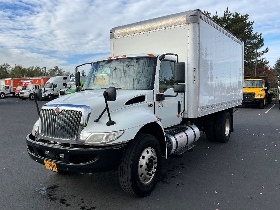 Medium Duty Box Truck-Light and Medium Duty Trucks-International-2020-MV607-Portland-OR-183,472\n\t\tmiles-$ 39,250 - Image 3