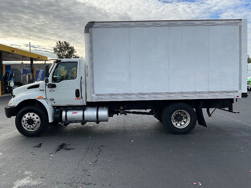 Medium Duty Box Truck-Light and Medium Duty Trucks-International-2020-MV607-Portland-OR-183,472\n\t\tmiles-$ 39,250 - Image 4