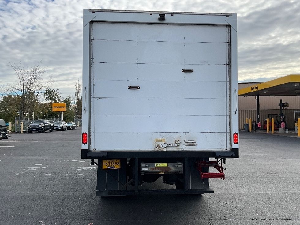 Medium Duty Box Truck-Light and Medium Duty Trucks-International-2020-MV607-Portland-OR-183,472\n\t\tmiles-$ 39,250 - Image 7
