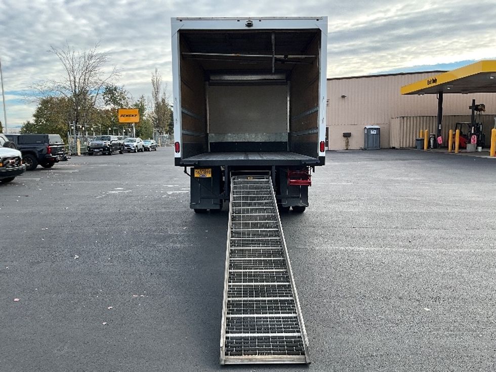 Medium Duty Box Truck-Light and Medium Duty Trucks-International-2020-MV607-Portland-OR-183,472\n\t\tmiles-$ 39,250 - Image 9