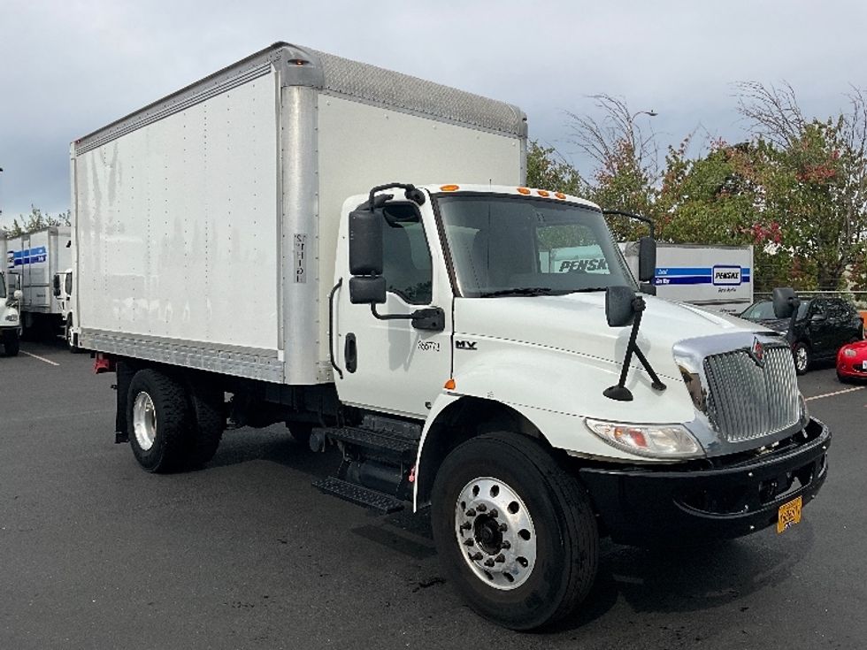 Medium Duty Box Truck-Light and Medium Duty Trucks-International-2020-MV607-Portland-OR-184,200\n\t\tmiles-$ 41,000 - Image 1