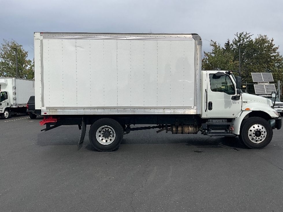 Medium Duty Box Truck-Light and Medium Duty Trucks-International-2020-MV607-Portland-OR-184,200\n\t\tmiles-$ 41,000 - Image 15